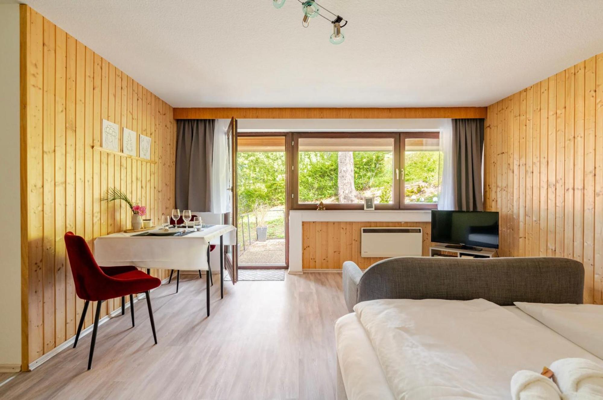 An Wanderwegen Gelegen Mit Terrasse Und Boxspringbett Apartment ซัสบาควัลเดิน ภายนอก รูปภาพ